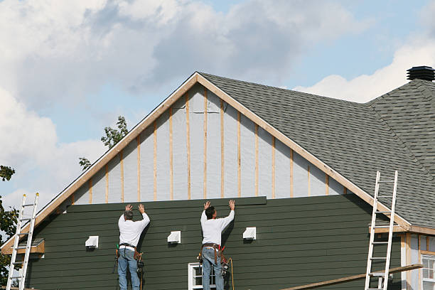 Professional Vinyl Siding technician working in Riverside, CT